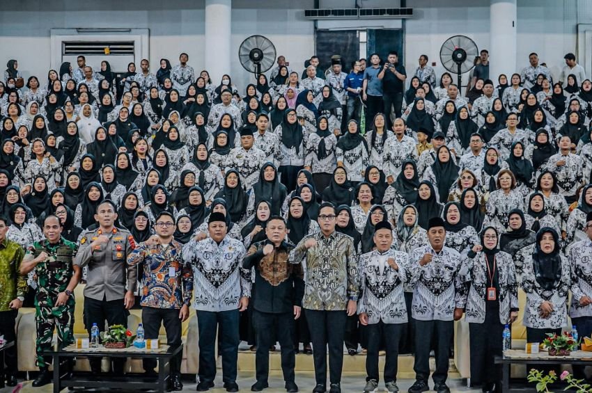 Hadiri HUT ke-80 dan Perkenalan Pengurus PGRI Medan, Rico Waas Dorong Guru Seimbangkan Pemanfaatan Teknologi dan Pendekatan Emosional