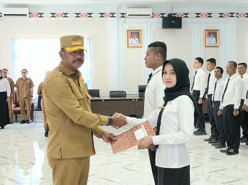 Bupati Saipullah Nasution Lantik 160 ASN Baru, Tegaskan Profesionalisme dan Etika Digital sebagai Prioritas di Pemkab Madina