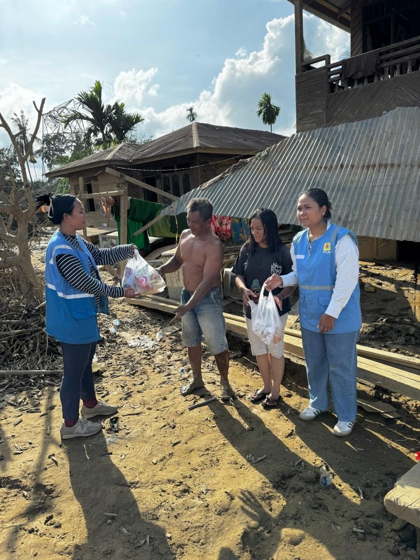 Respon Cepat Tanggap Darurat, PLN UIP SBU Bersama Unit PLN Se-Regional Sumatera Salurkan Bantuan Untuk Korban Banjir Di Aceh Dan Sumut