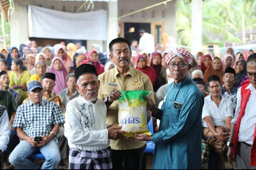 Saipullah Nasution Dengar Curhat Warga Siulangaling Madina ,"Tak Pernah Liat kendaraan Roda Empat dan Pembangunannya Belum Merdeka"