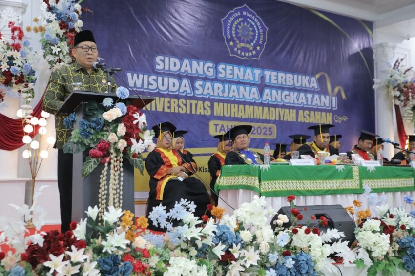 Sekda Asahan Hadiri Wisuda Perdana Sarjana UMMAS Tahun 2025