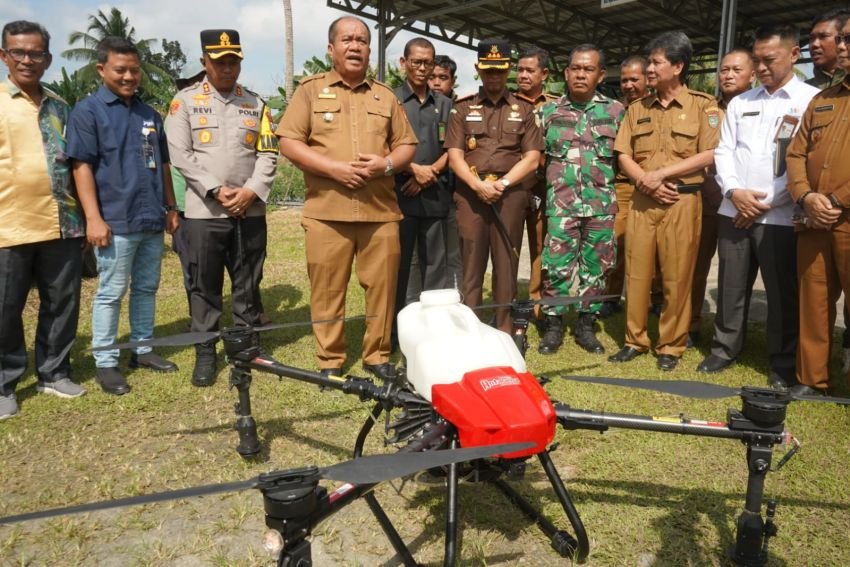 Bupati Asahan Serahkan Bantuan Alsintan untuk Dukung Percepatan Swasembada Pangan