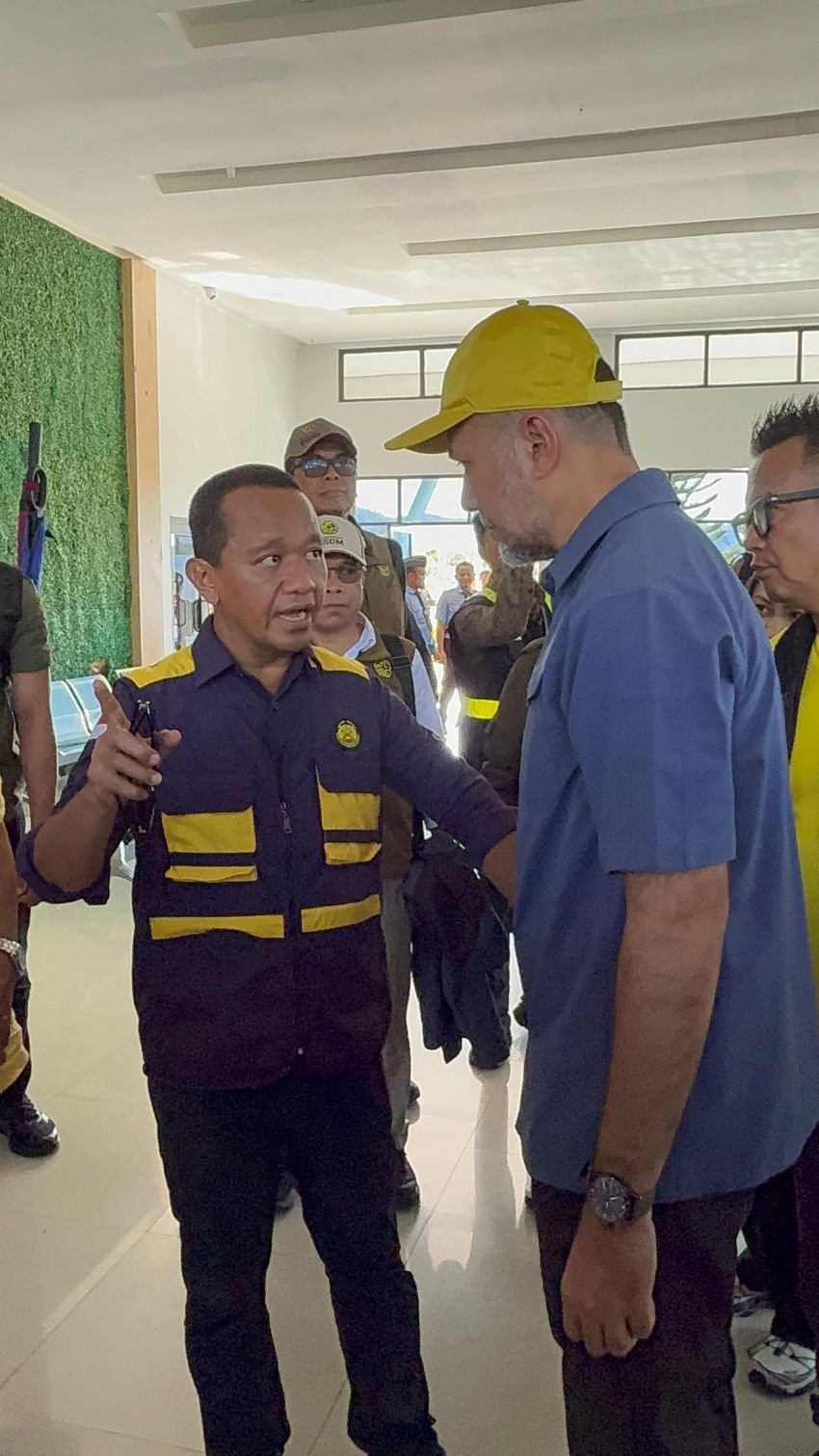 Ijeck Dampingi Menteri ESDM Bahlil Lahadalia Tinjau Lokasi Bencana di Tapteng dan Sibolga