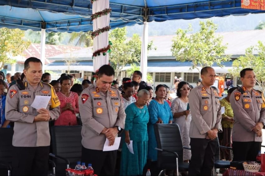 Kapolda Sumut Rayakan Natal Bersama Pengungsi Korban Bencana Alam di Tapteng, Hadirkan Penghiburan dan Harapan