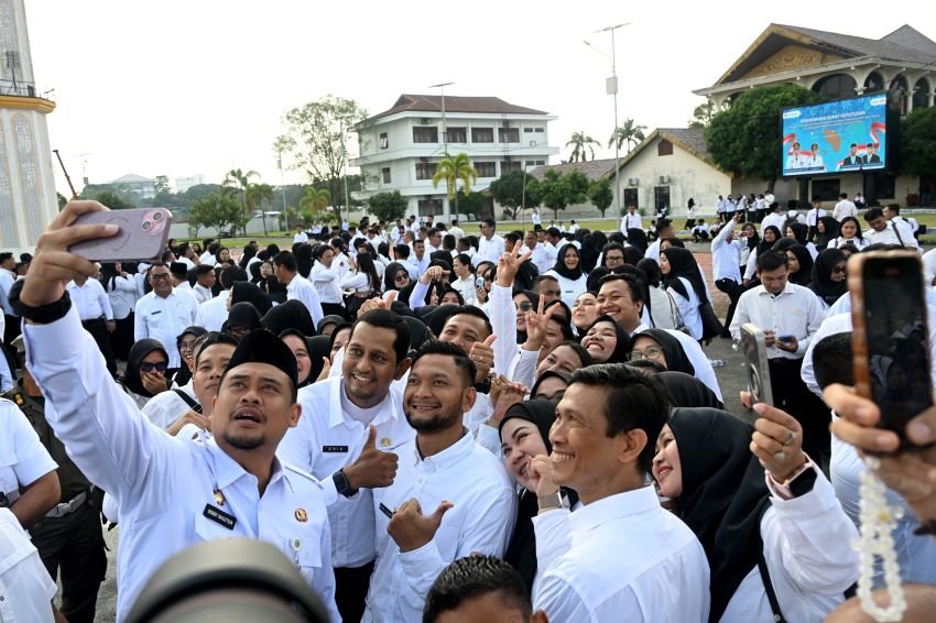Serahkan SK 11.625 PPPK Paruh Waktu,  Gubernur Bobby Nasution Tekankan Pelayanan Pada Masyarakat