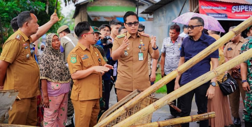 Tinjau Jembatan Gantung Kota Bangun Yang Rusak, Wali Kota Medan Prioritaskan Penguatan Sementara