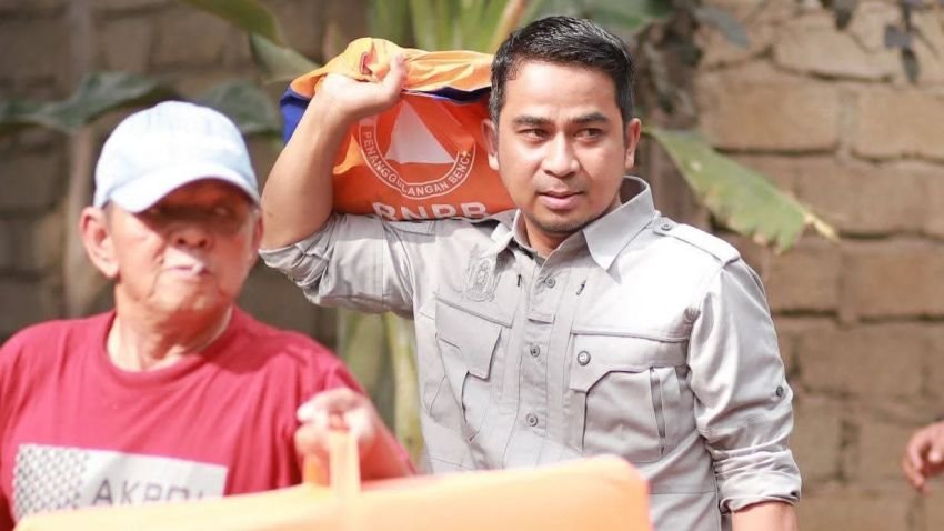 Wali Kota Solok Ramadhani Kirana Putra Pimpin Langsung Antar Bantuan ke Rumah Warga