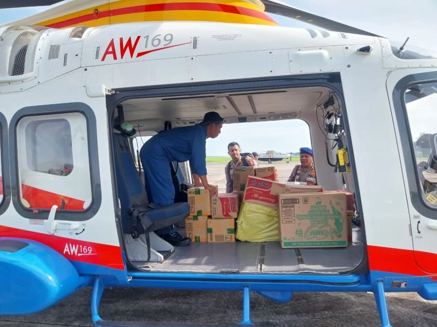 Polri Terus Berikan Bantuan Kemanusian Ke Korban Bencana Sumatera
