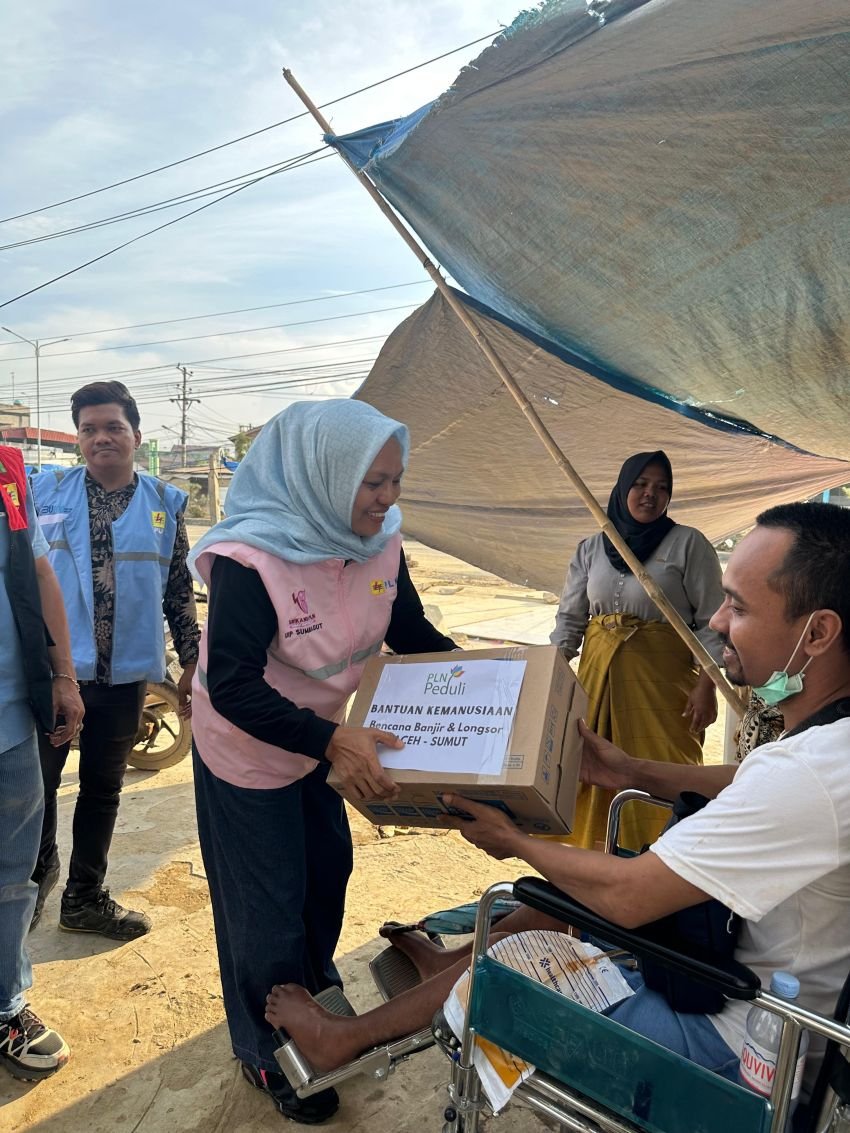 Srikandi PLN UIP Sumbagut Hadir Di Aceh Tamiang, Salurkan Bantuan Bagi Korban Banjir