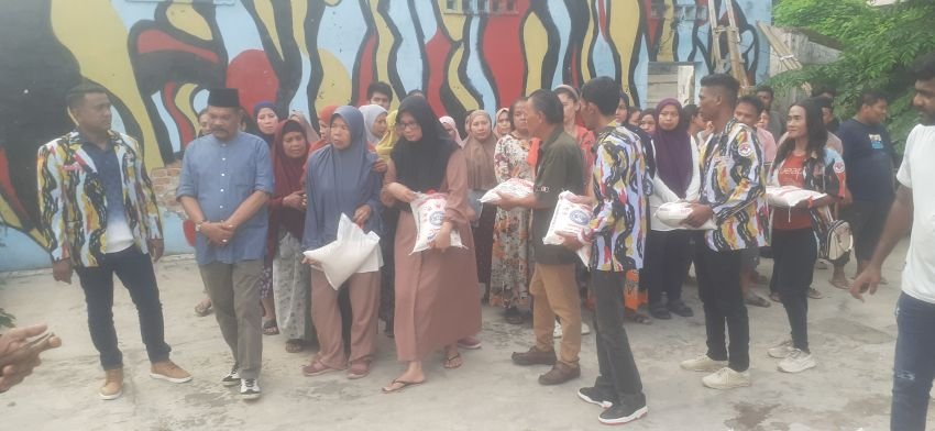 Bersama DPD I PKN, PAC PKN Medan Marelan Berpartisipasi Berbagi Sembako Kepada Warga Paska Terdampak Banjir