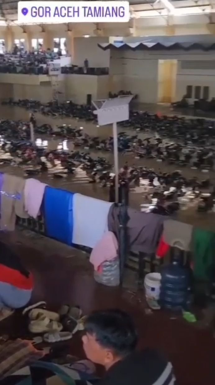 Pengungsian GOR Aceh Tamiang Memilukan: Bantuan Minim, Warga Kelaparan, Akses Komunikasi Lumpuh