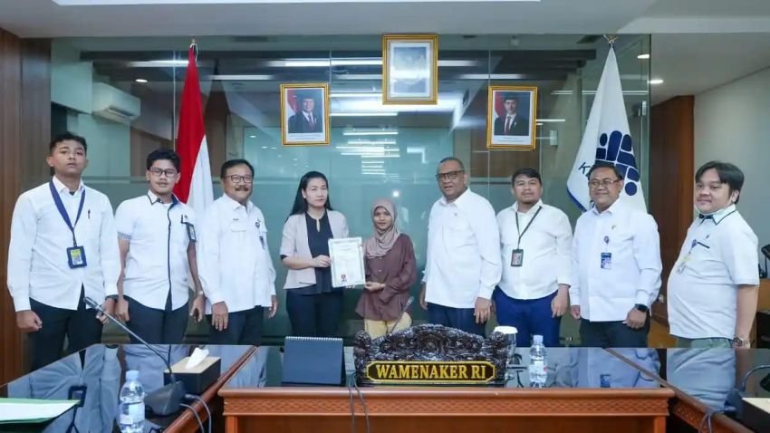 Praktik Penahanan Ijazah, Wamenaker Afriansyah Noor Terapkan SE Kemenaker No 5 Tahun 2025
