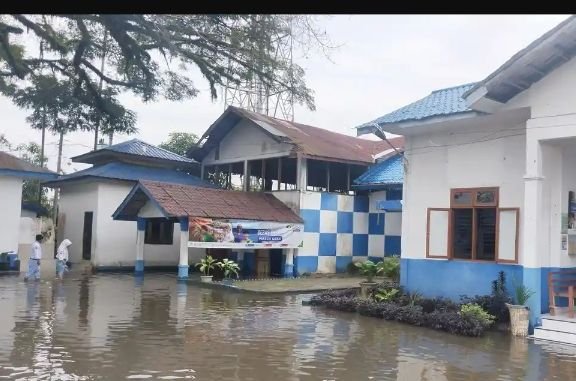 Jalan Lintas Jalur Dua Batang Kuis Terancam Banjir Lagi, Warga Desa Sena Dan Tanjung Sari Desak Segera lakukan Pengorekan Drainase