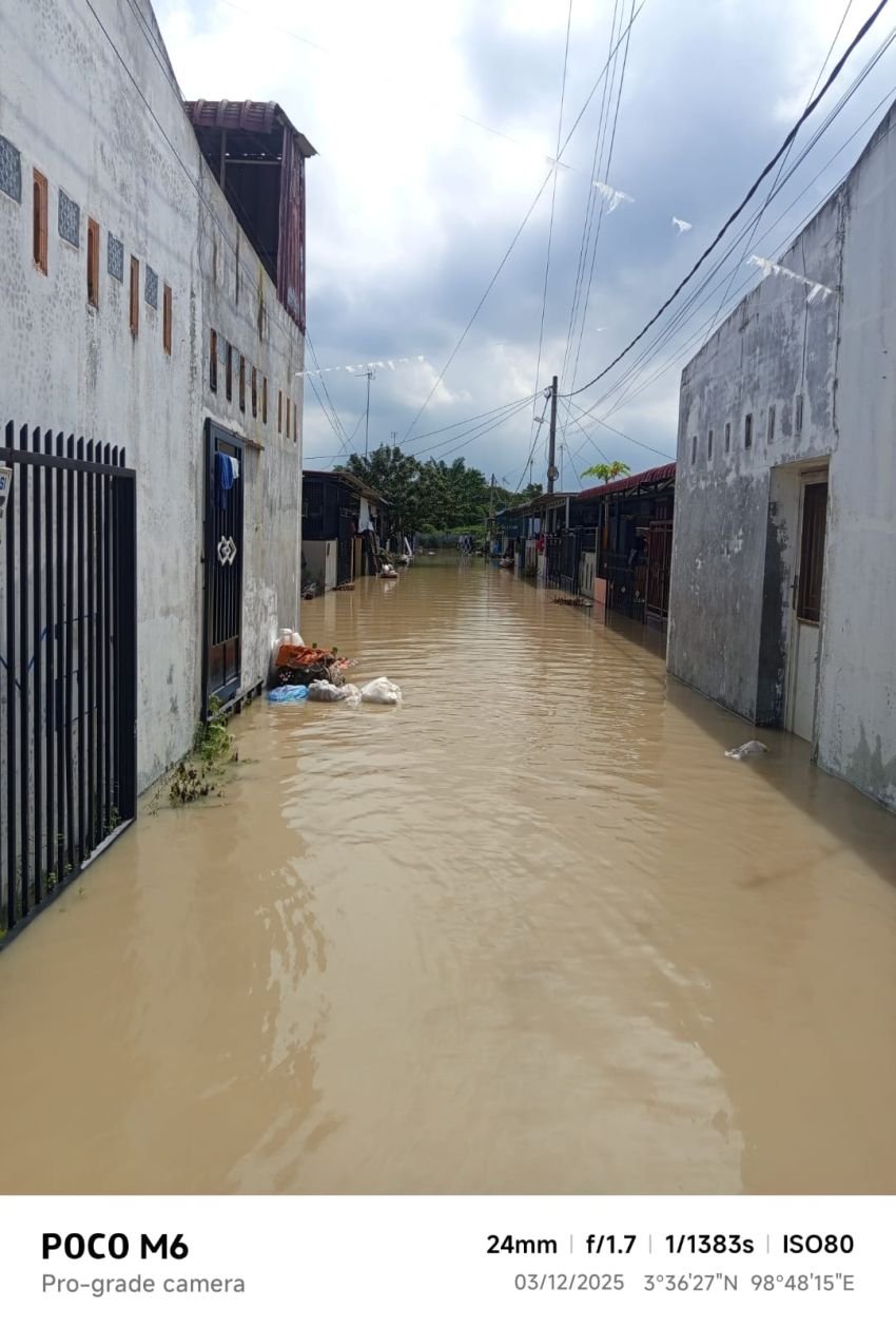 BANJIR GENANGI GRIYA MUTIARA CEMARA, WARGA MULAI ALAMI GATAL-GATAL — 5 KK MASIH BERTAHAN DI RUMAH