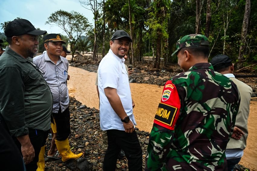Tinjau Lokasi Paling Terdampak Banjir  di Tapanuli Tengah,Gubernur  PastikanInfrastruktur Dibenahi