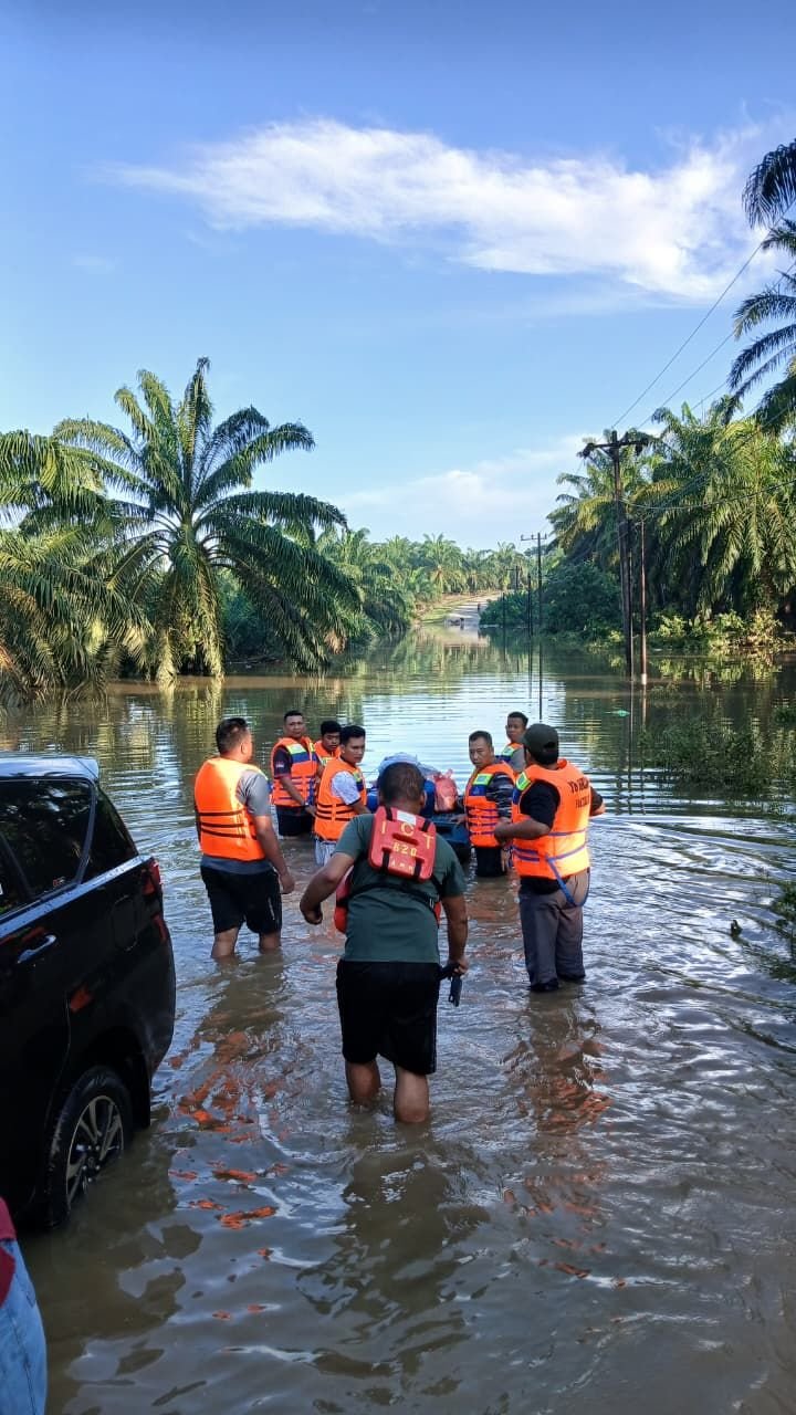 Kisah Heroik Mas Baron, Berenang Tembus Banjir Demi Normalkan Komunikasi PEP Rantau Field