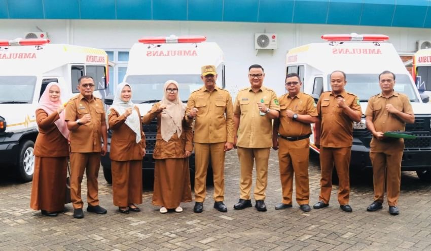 Dukung Rujukan Pasien, Pemkab Madina Salurkan Ambulans Baru ke Sejumlah Puskesmas