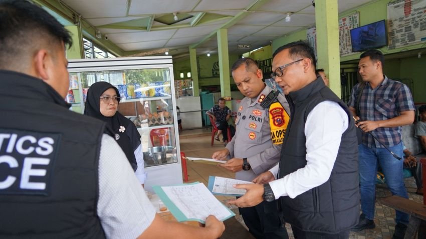 Tak Main-main! AKBP Wira Prayatna Pantau Tes Urine Sopir Travel Padangsidimpuan Saat Ops Lilin Toba 2025