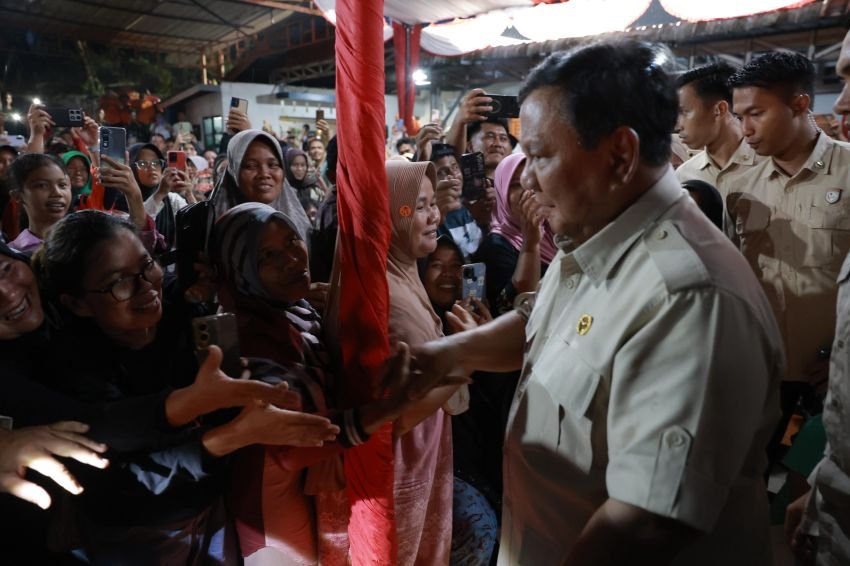 Suasana Malam Tahun Baru Remaja hingga Orang Tua Tapsel di Pengungsian Bareng Prabowo Subianto : Senang Sekali!