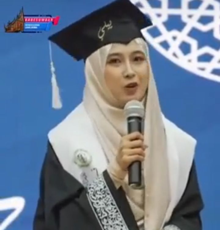 Mahasiswi Indonesia Yelly Putriyani Viral di Wisuda Al-Azhar Mesir, Wakili Mahasiswi Asing Sampaikan Pidato