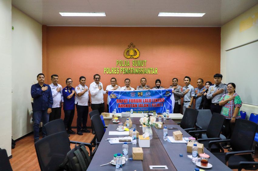 Rapat tentang Analisis dan Evaluasi Pelaksanaan Operasi Lilin Toba-2025 dan Kesiapan Pengamanan Operasi Ketupat Toba 2026