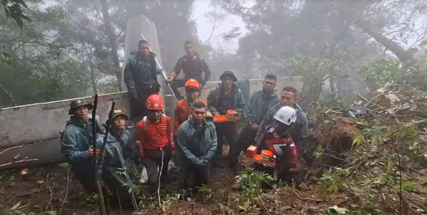 Lima Hari Berjibaku Di Alam Bulusaraung, TNI AD Temukan Black Box ATR 42-500