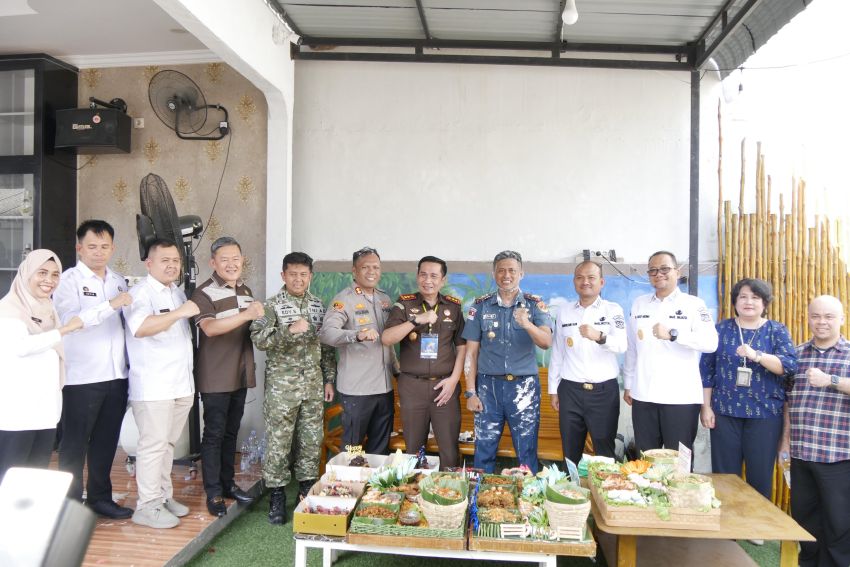 Ultah ke- 43, Mahyaruddin Salim Dan Forkopimda Berikan Kejutan Dengan Danlanal TBA
