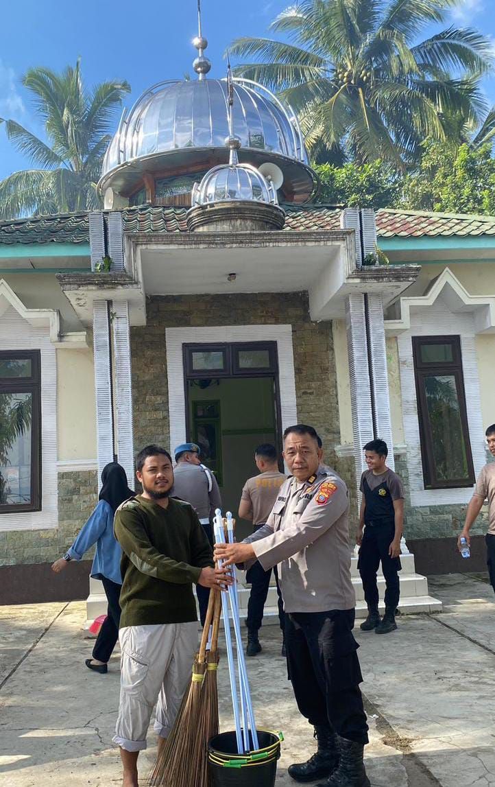 Nuansa Religi di Polres Padangsidimpuan, Gotong Royong Masjid Sambut Isra Mikraj 1447 H