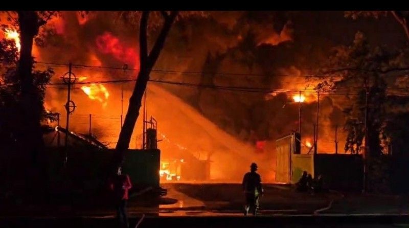 Pabrik Sandal Swallow di Medan Terbakar, Material Karet Picu Kobaran Api Besar