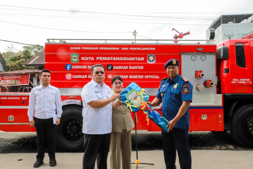 Walikota serah terima kan armada baru kepada Disdamkarmat Kota Pematangsiantar
