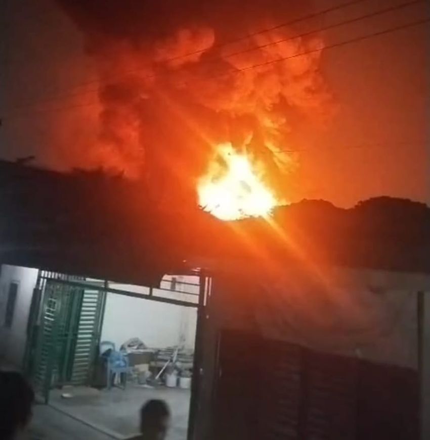 Pabrik Sandal Swallow di Jalan KL Yos Sudarso Medan Terbakar