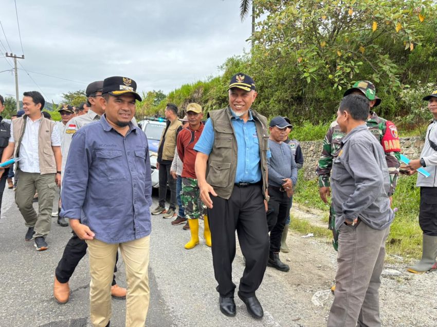 Jalan Provinsi Amblas di Koto Gaek Guguak di Tinjau Gubernur Sumbar