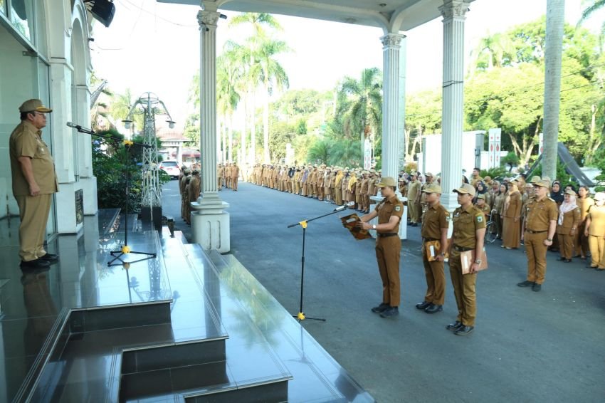 Wali Kota memimpin Apel Pagi Perdana di Tahun 2026 ingatkan untuk Menyusun Rencana kerja secara Terukur.