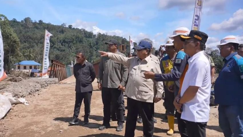 Tutup Tahun di Lokasi Bencana, Prabowo Cek Langsung Jembatan Sungai Garoga Pastikan Akses Tapteng&ndash;Tapsel Pulih