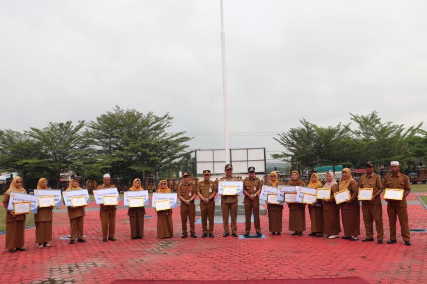 20 ASN Purnabakti Terima Penghargaan dari Pemkab Padang Lawas Utara