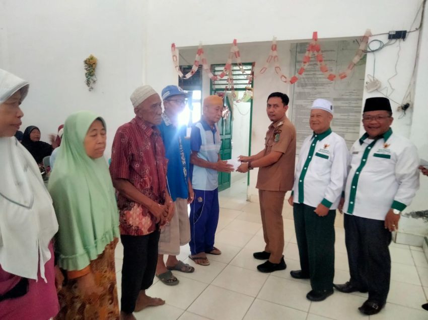 BAZNAS Sergai Salurkan Zakat kepada 50 Dhuafa di Kecamatan Bintang Bayu