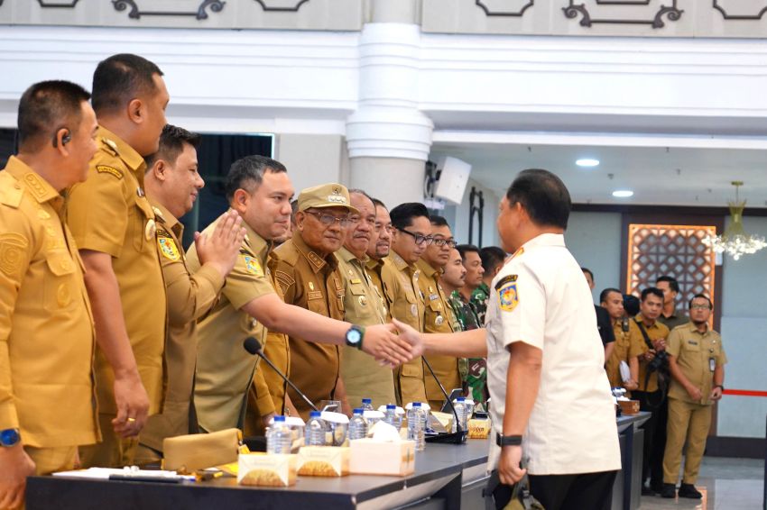 Menteri Dalam Negeri Tito Karnavian Pimpin Rakor Pemulihan Pasca Bencana Di Sumatera Utara