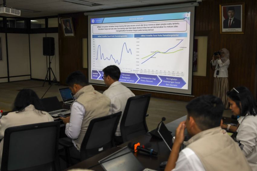 FGD bersama Kepala Perwakilan Bank Indonenesia, pedagang besar, dan distributor mengadakan Pertemuan
