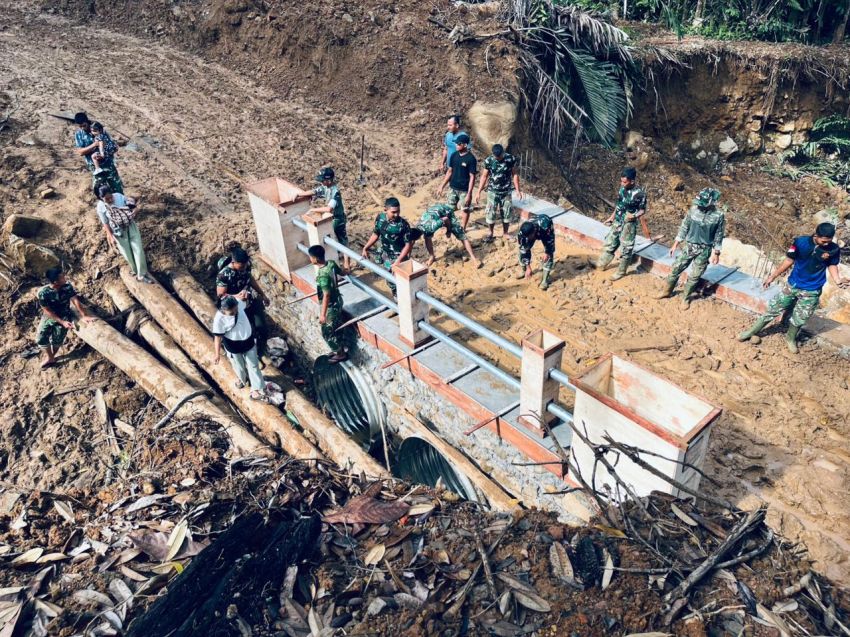 Satgas Gulbencal Kodam I/BB Rampungkan Pembangunan Jembatan Aramco di Desa Masundung
