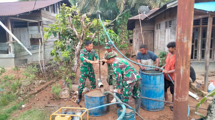 Tetes Keringat di Balik Lumpur, Satgas TMMD 127 Kodim 0212/TS Kapten Inf Halasson Sirait Bersama Warga Hadirkan Mata Air Harapan di Sangkunur