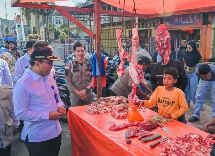 Pantau Langsung Pasar Sagumpal Bonang, Wali Kota Padangsidimpuan Jamin Stok Daging Aman Jelang Ramadhan