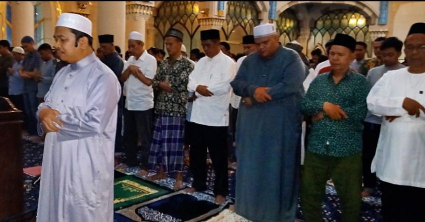 Tarawih Perdana 1447 H, Masjid Agung Medan Dipenuhi Ratusan Jamaah