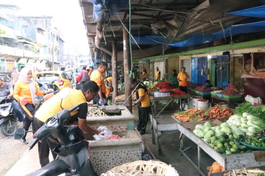 Polres Padangsidimpuan All Out Bersihkan Pasar, Dukung Arahan Presiden RI Melalui Program ASRI