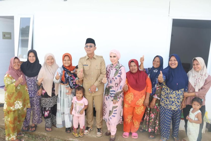 Ramadan Penuh Berkah, Gus Irawan dan TP PKK Tapsel Turun Langsung Salurkan Bantuan ke 198 KK Huntara Simarpinggan