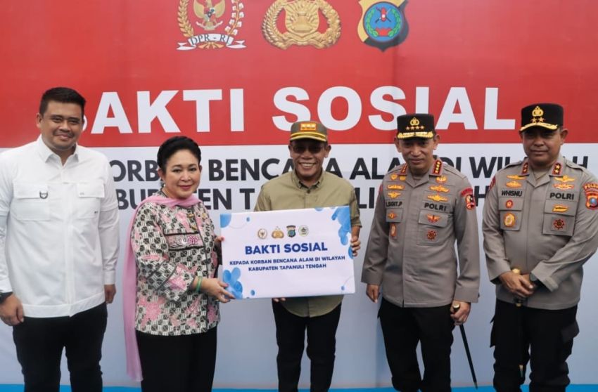 Kapolri dan Ketua Komisi IV DPR RI Salurkan 16 Truk Bantuan untuk Korban Bencana di Tapanuli Tengah