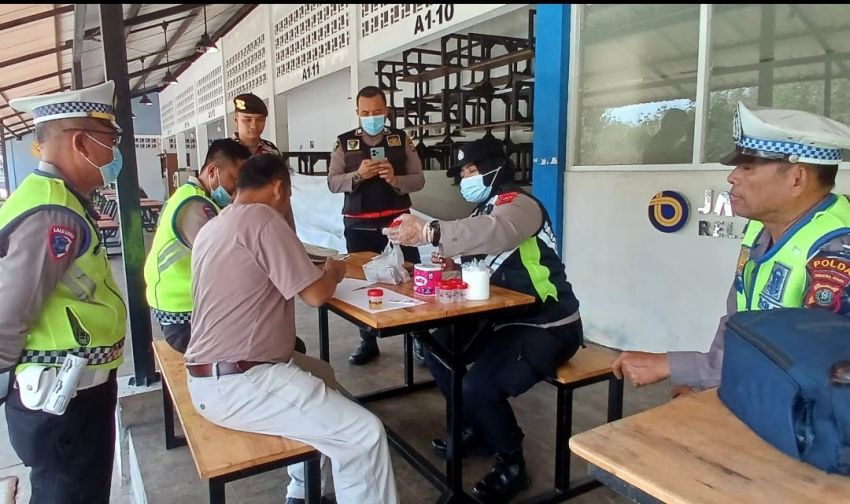 Hari ke-6 Operasi Keselamatan Toba 2026: Polda Sumut Intensifkan Ramp Check Truk dan Travel, Sopir Jalani Tes Urin