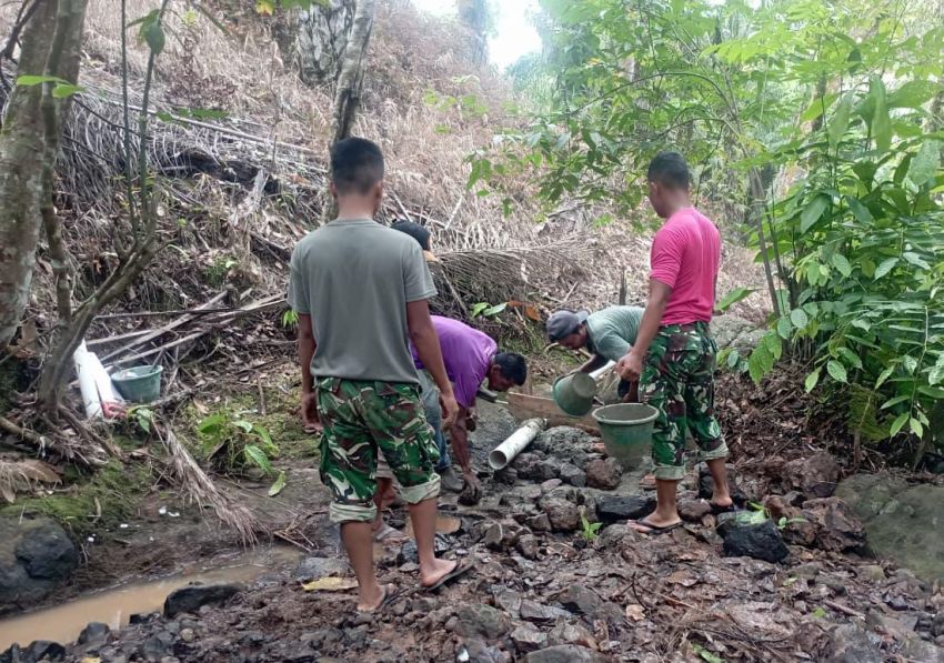 Tetesan Keringat Prajurit Pengabdi, Satgas TMMD ke-127 Kodim 0212/TS Membelah Bukit Demi Aliran Kehidupan di Sangkunur
