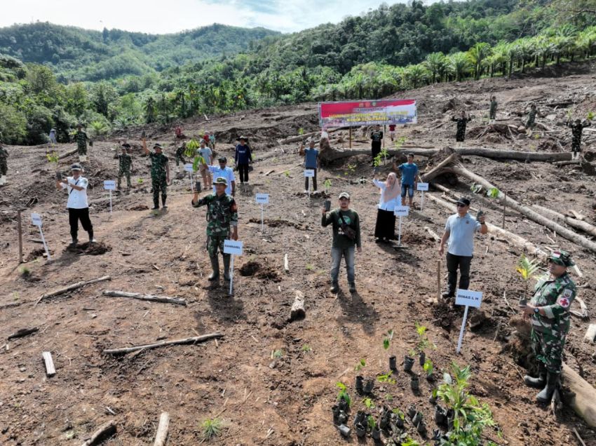 Hijaukan Tanah yang Pernah Runtuh, Ini Aksi Nyata Satgas TMMD ke-127 Kodim 0212/TS di Angkola Sangkunur