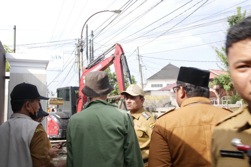 Pendangkalan Picu Banjir, Wali Kota Tanjungbalai Tinjau Normalisasi Drainase HM Nur