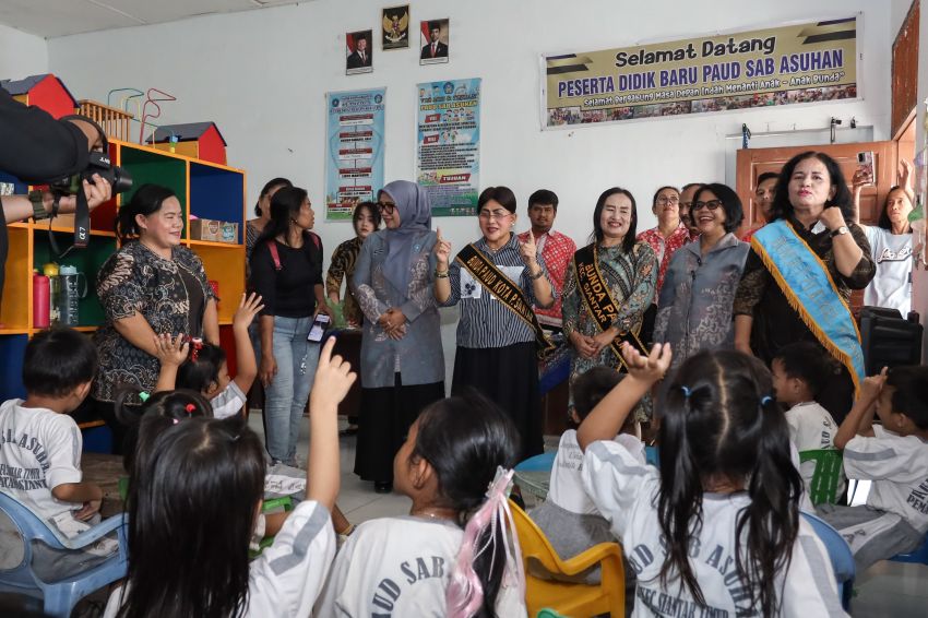 Bunda Pendidikan PAUD mengunjungi sejumlah PAUD di Kota Pematangsiantar